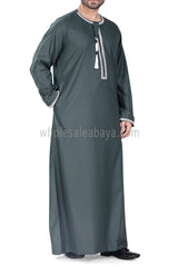 Men's Omani Thoube with Embroidery and Designer Tassel Emerald Green